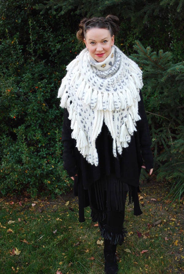Snowy Owl Wing Shawl – Knitted Scarf with Feather Fringe
