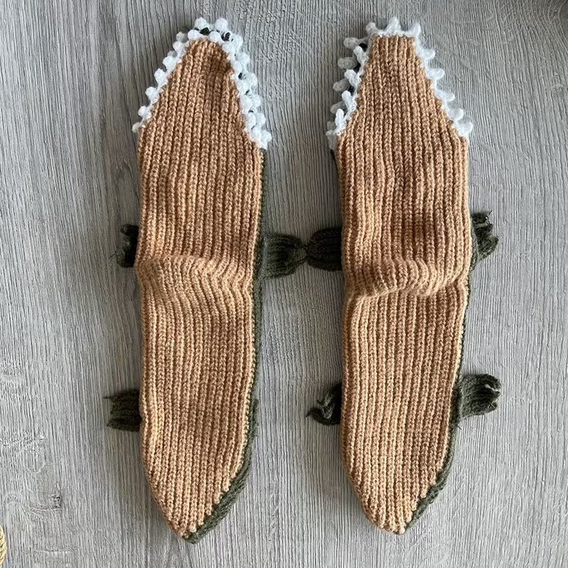 Unisex Christmas Socks Featuring Big-Eyed Crocodile Design – Warm Autumn/Winter Socks for Men and Women