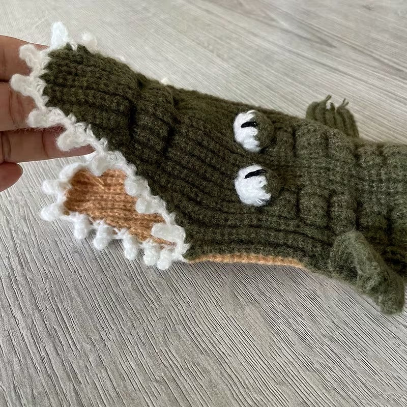 Unisex Christmas Socks Featuring Big-Eyed Crocodile Design – Warm Autumn/Winter Socks for Men and Women